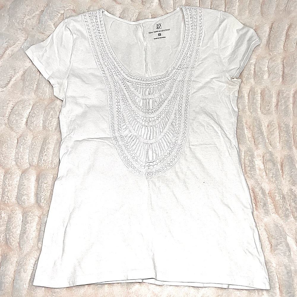 NY&Co white tshirt with crochet detail sz m